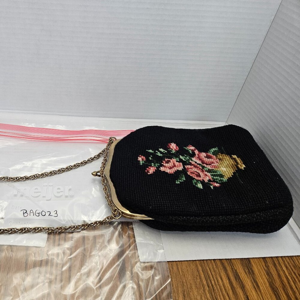 VINTAGE NEEDLEPOINT BLACK FLORAL ROSES EVENING PURSE BRASS TONE CHAIN STRAP (023